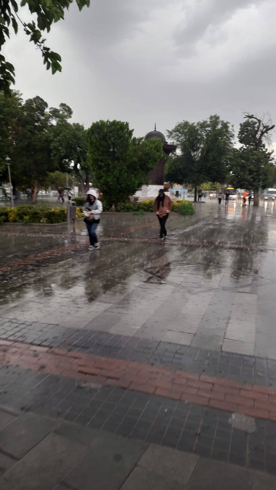 Konya’nın merkezine beklenen yağış düştü 25